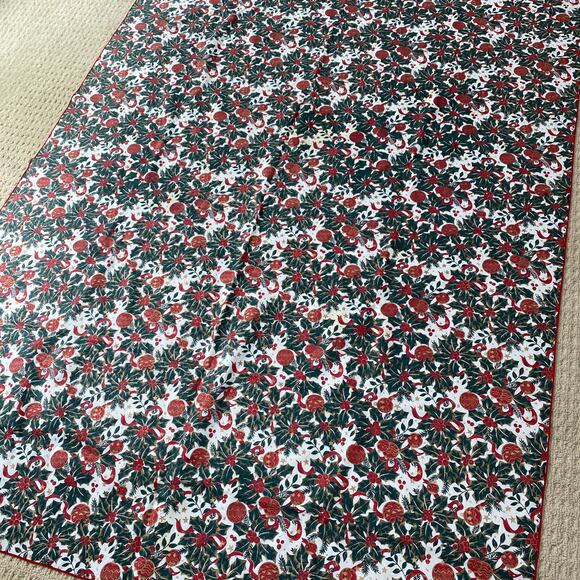 Christmas tablecloth cream red green holly & ornaments festive traditional cloth - Picture 6 of 8